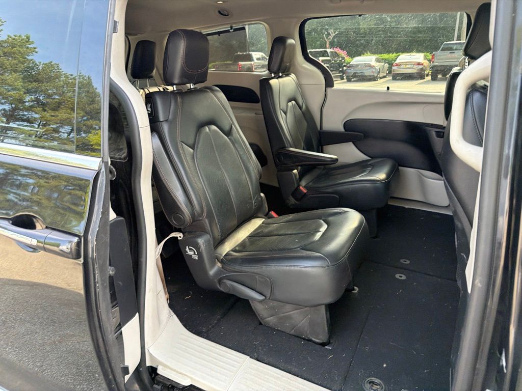 Thumbnail: 2020 Chrysler Pacifica - 10