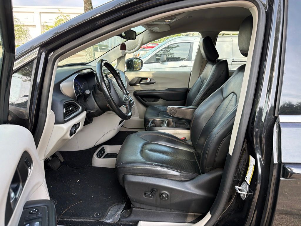 Thumbnail: 2020 Chrysler Pacifica - 5