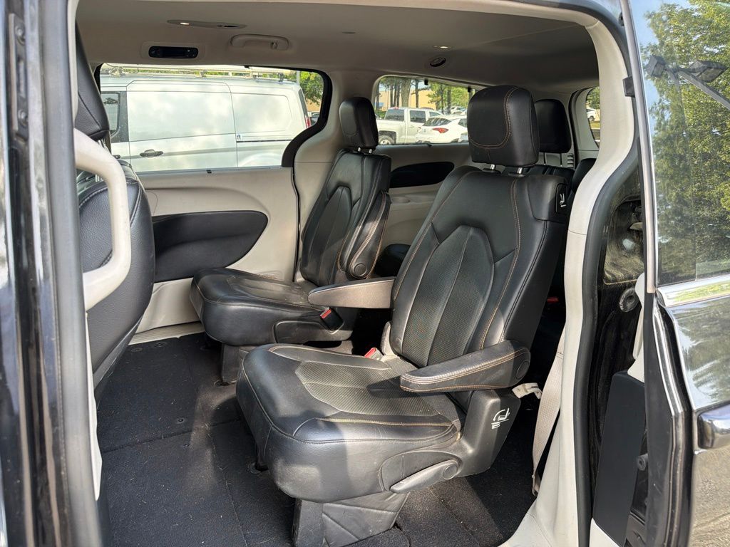 Thumbnail: 2020 Chrysler Pacifica - 6