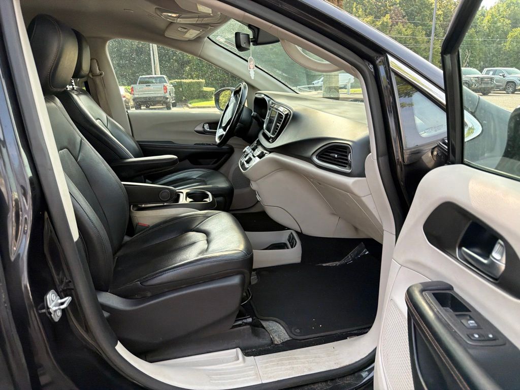 Thumbnail: 2020 Chrysler Pacifica - 11
