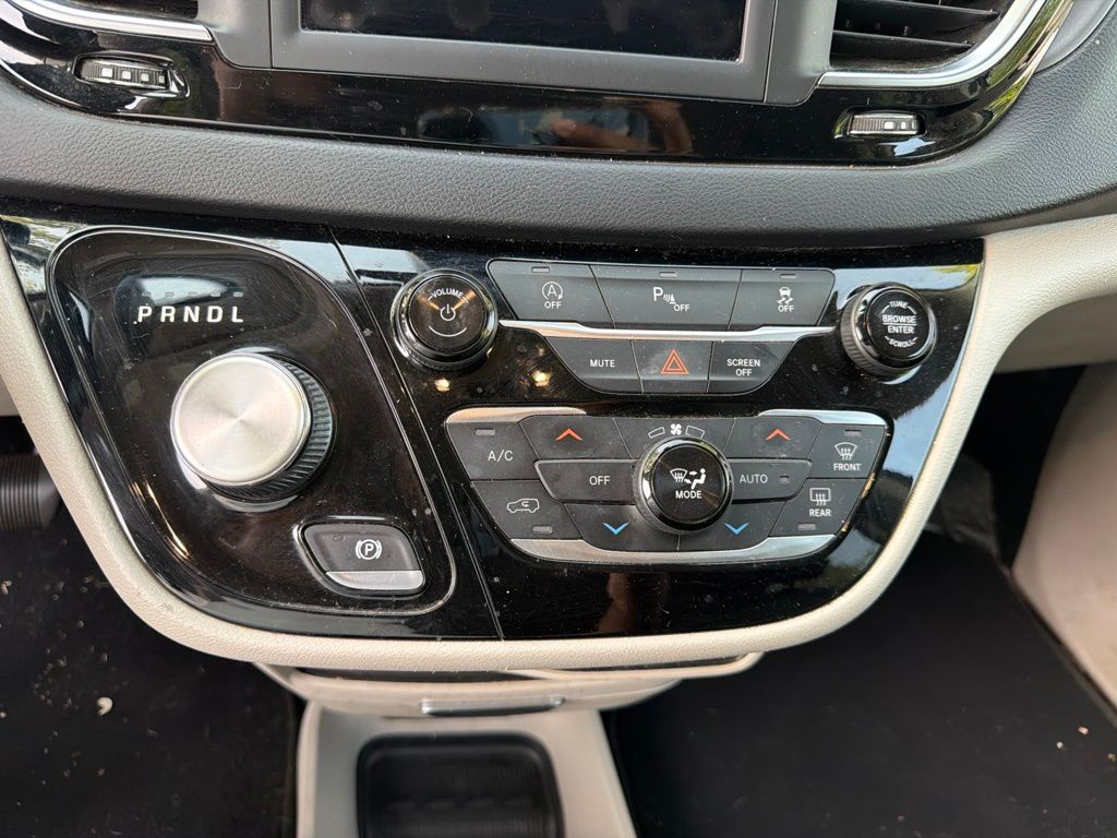 Thumbnail: 2020 Chrysler Pacifica - 15