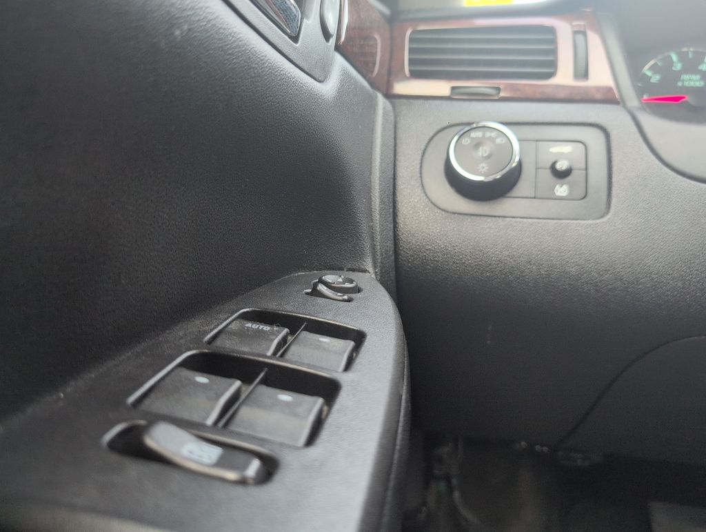 Thumbnail: 2011 Chevrolet Impala - 33