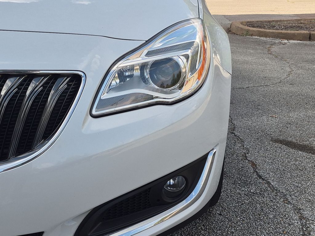 Thumbnail: 2016 Buick Regal - 25