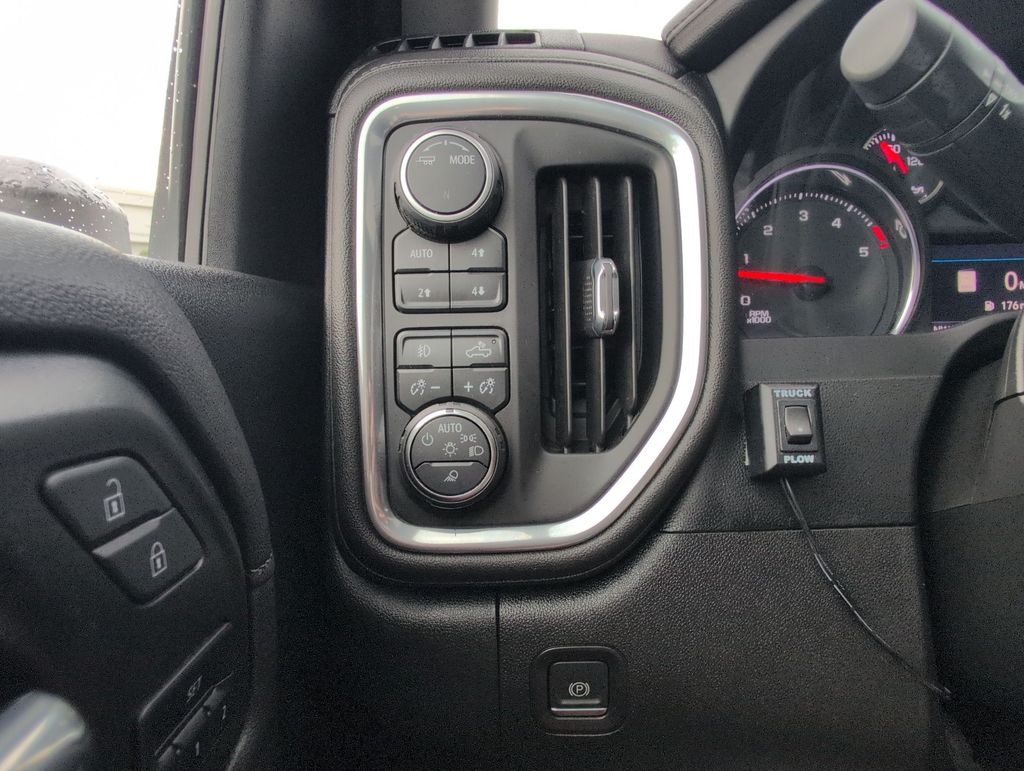Thumbnail: 2022 Chevrolet Silverado 2500 - 33