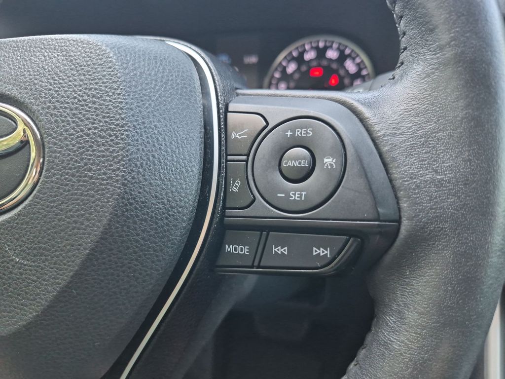 Thumbnail: 2021 Toyota RAV4 - 31