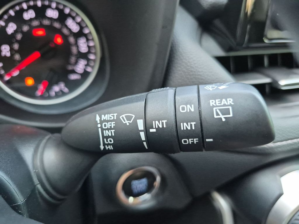 Thumbnail: 2021 Toyota RAV4 - 15