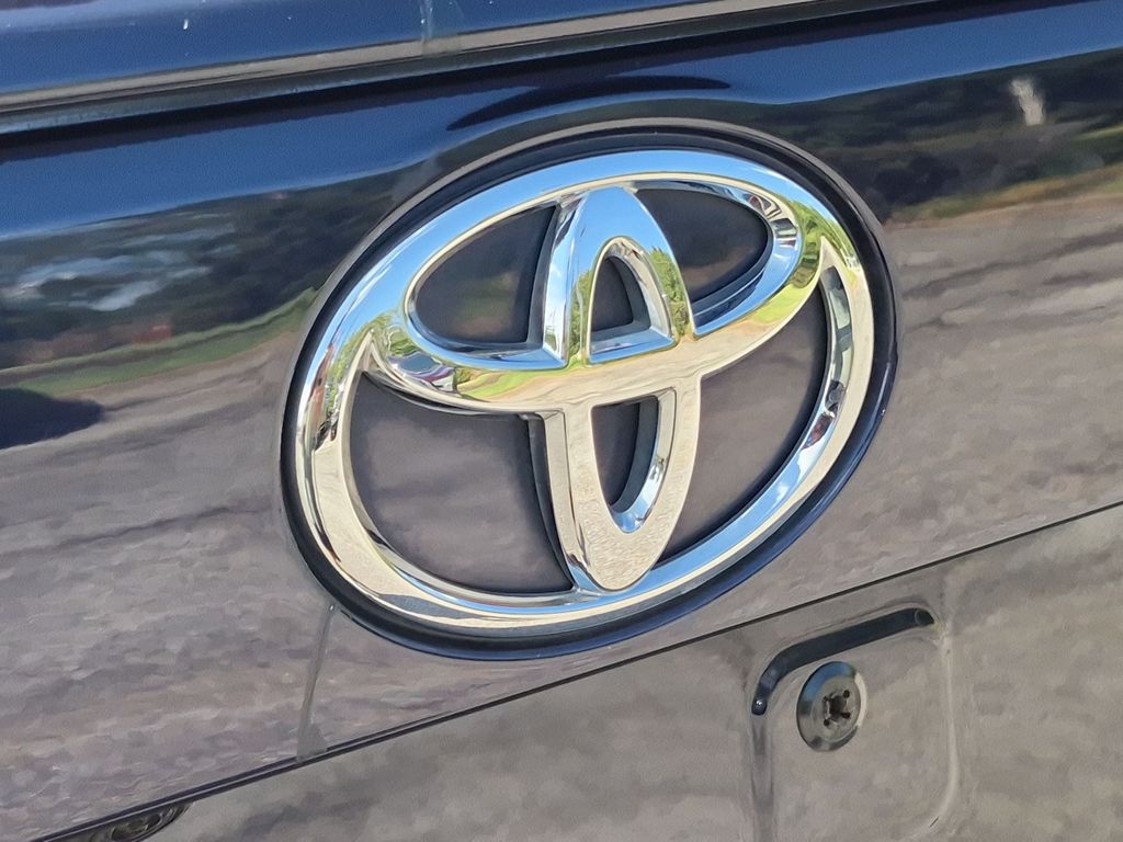 Thumbnail: 2021 Toyota RAV4 - 7
