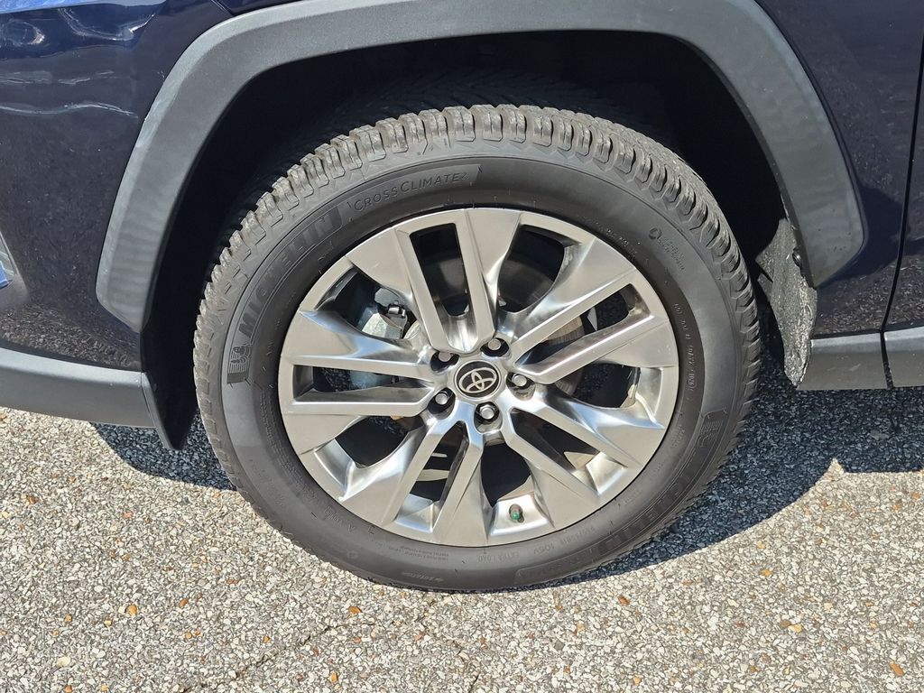 Thumbnail: 2021 Toyota RAV4 - 8