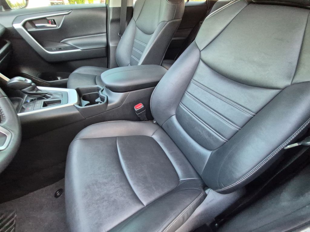 Thumbnail: 2021 Toyota RAV4 - 10