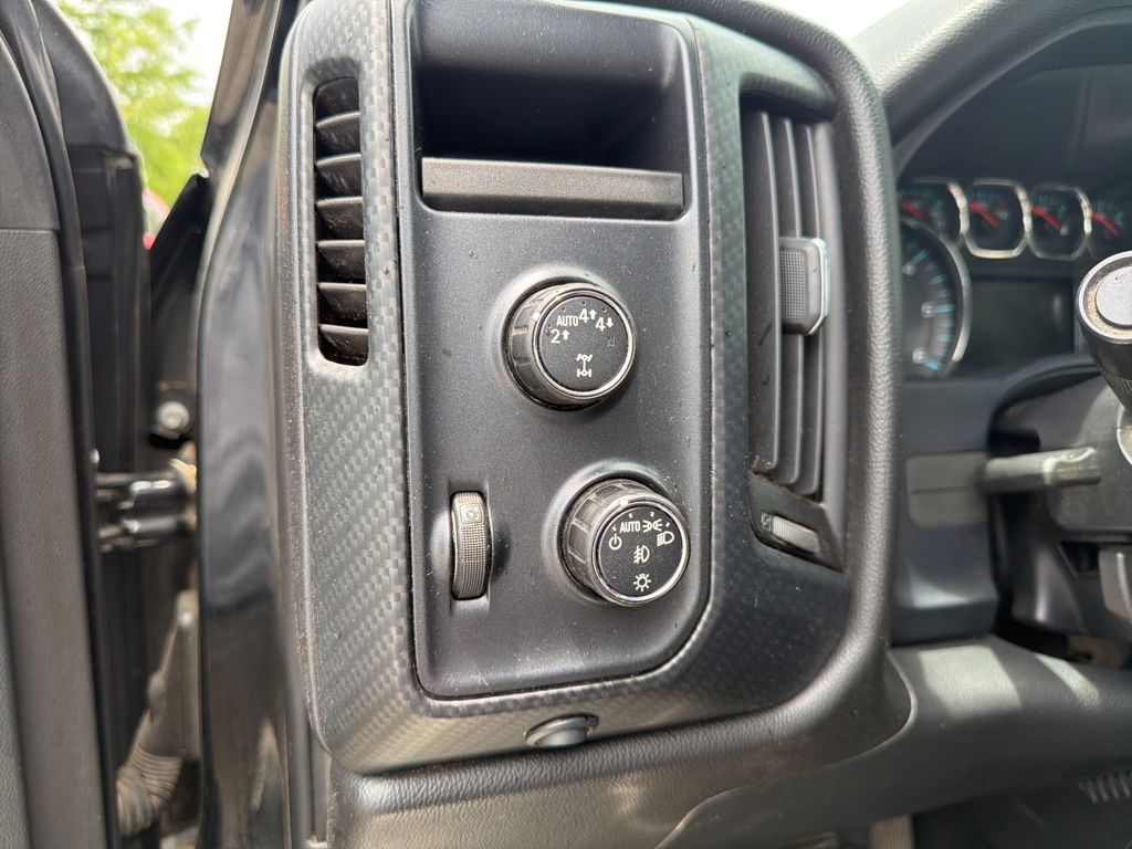 Thumbnail: 2017 Chevrolet Silverado 1500 - 8