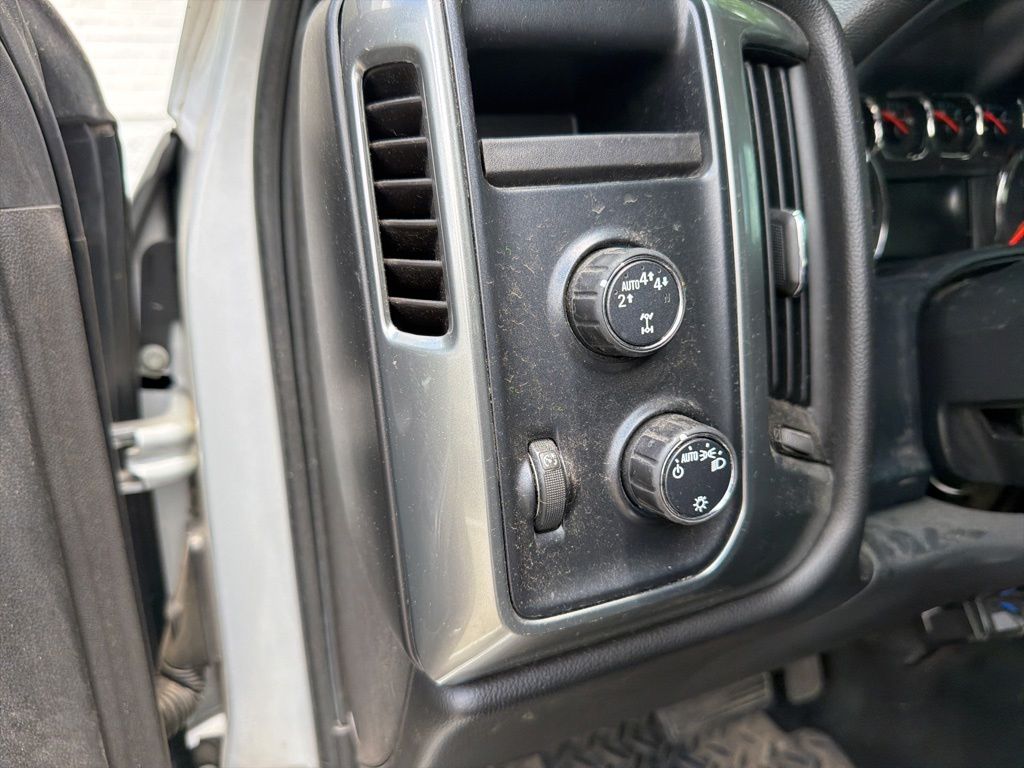 Thumbnail: 2018 Chevrolet Silverado 1500 - 35