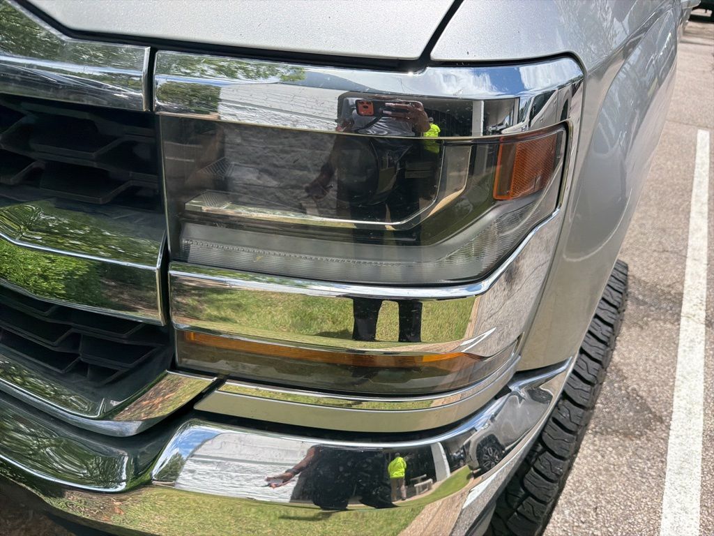 Thumbnail: 2018 Chevrolet Silverado 1500 - 12