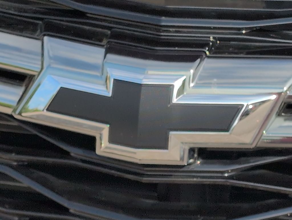 Thumbnail: 2023 Chevrolet Equinox - 25