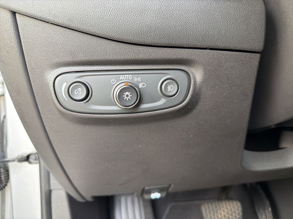 Thumbnail: 2020 Chevrolet Equinox - 23