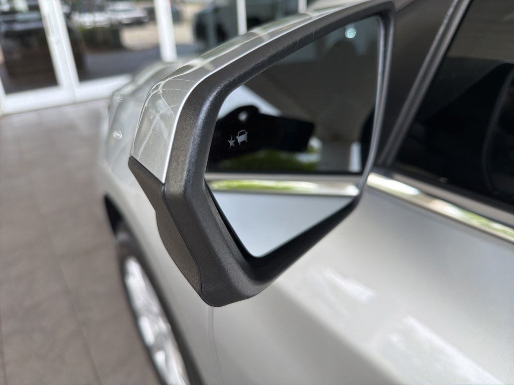 Thumbnail: 2020 Chevrolet Equinox - 20