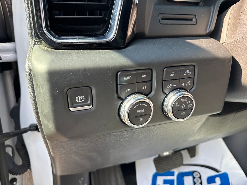 Thumbnail: 2023 GMC Sierra 1500 - 24