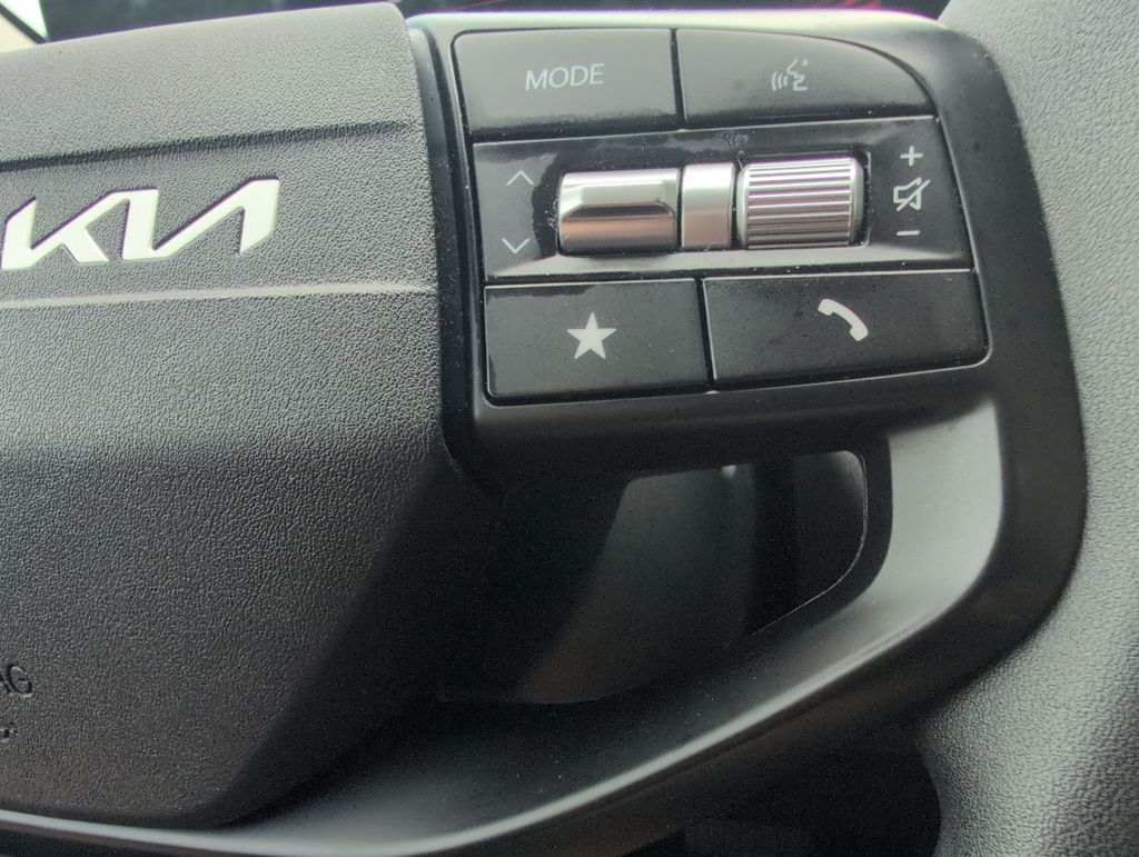 2025 Kia K4 LXS - Photo 29