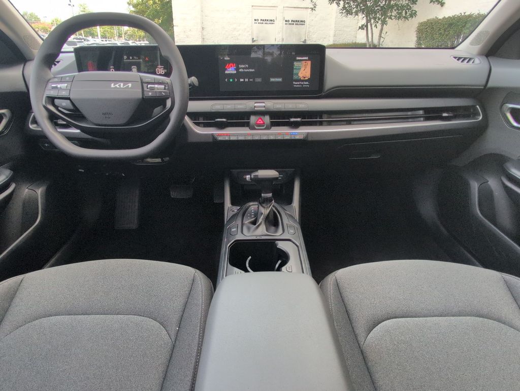 2025 Kia K4 LXS - Photo 9