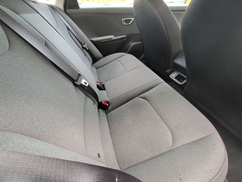 2025 Kia K4 LXS - Photo 26