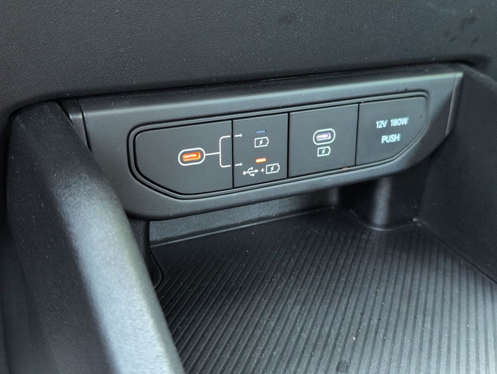 2025 Kia K4 LXS - Photo 33