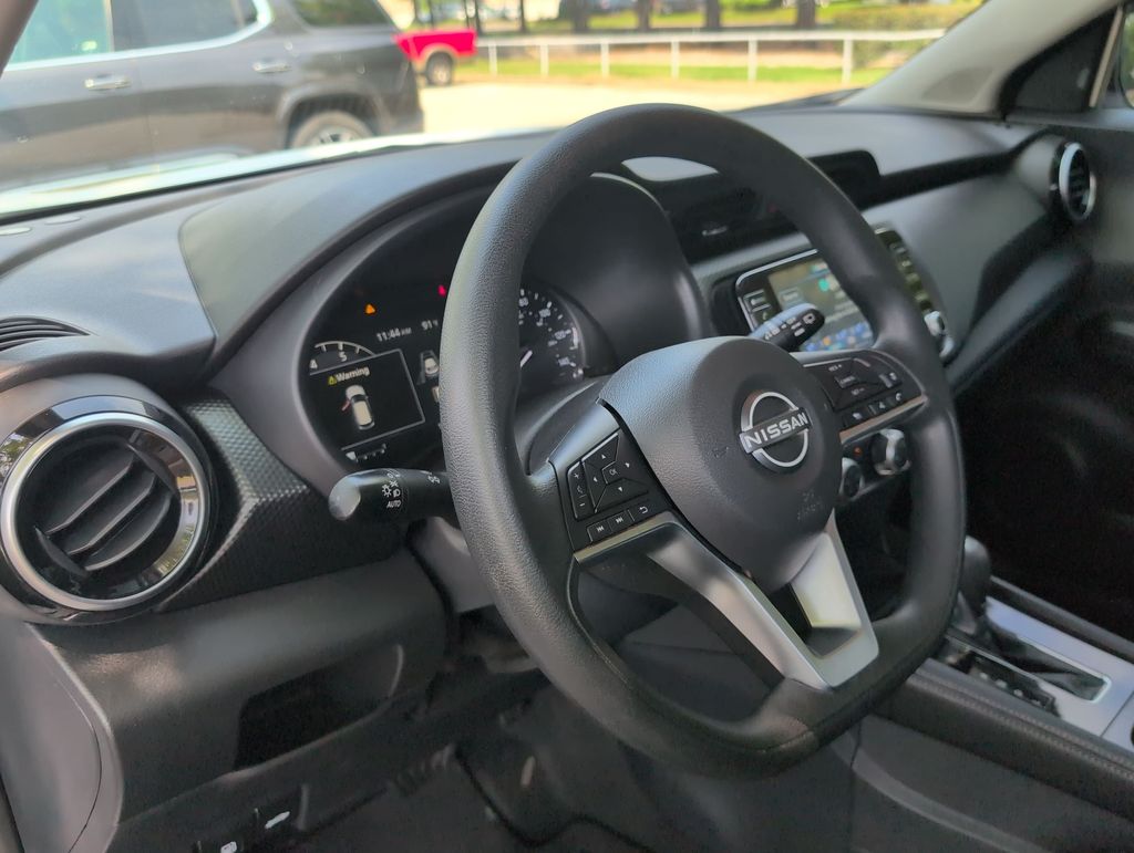 Thumbnail: 2023 Nissan Kicks - 2
