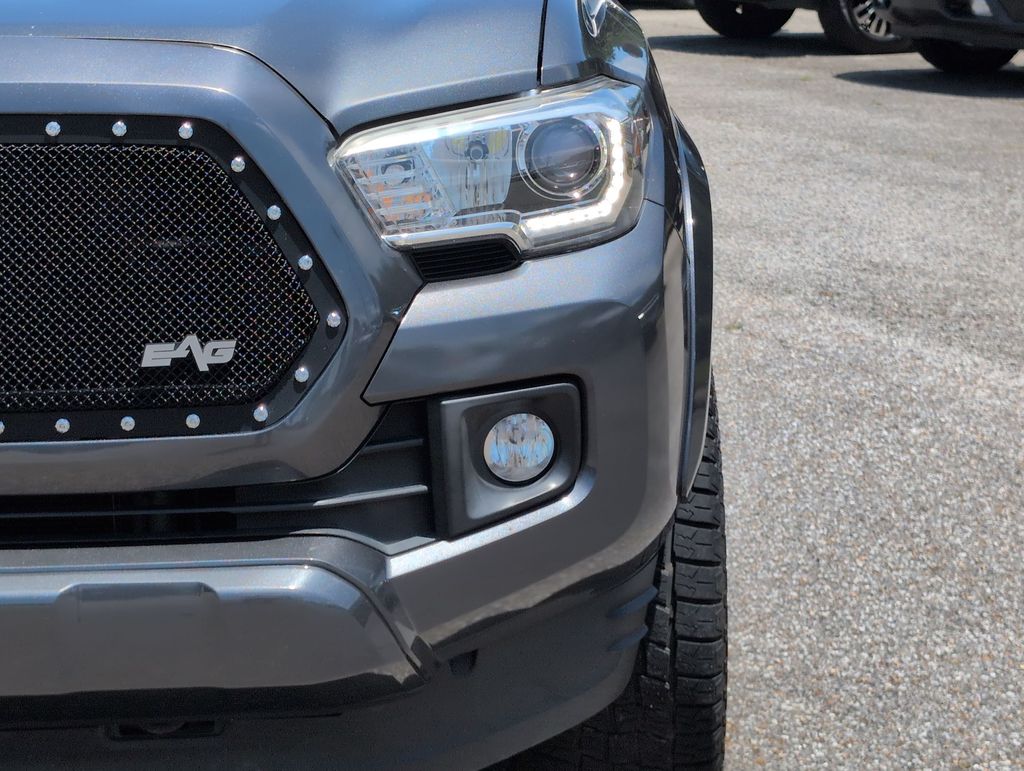 Thumbnail: 2017 Toyota Tacoma - 23