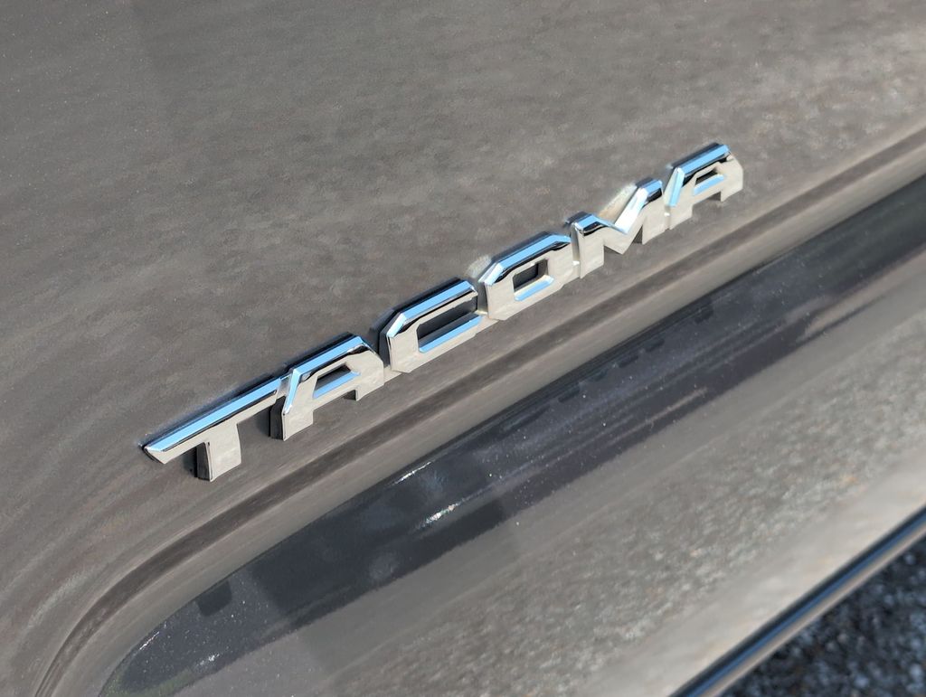 Thumbnail: 2017 Toyota Tacoma - 6