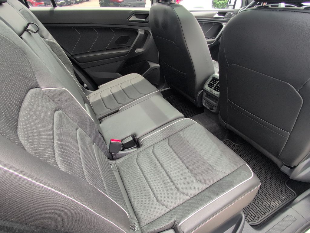 2023 Volkswagen Tiguan SEL R-LINE - Photo 27