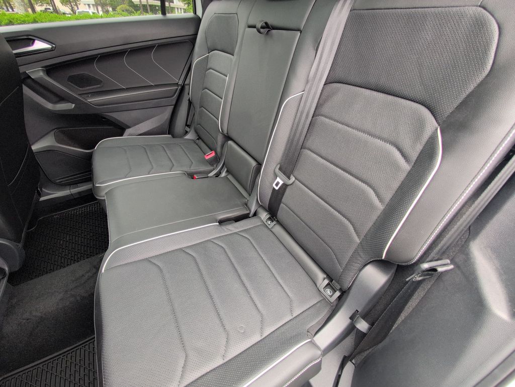 2023 Volkswagen Tiguan SEL R-LINE - Photo 13
