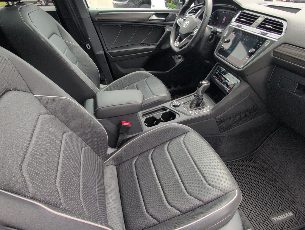 2023 Volkswagen Tiguan SEL R-LINE - Photo 29