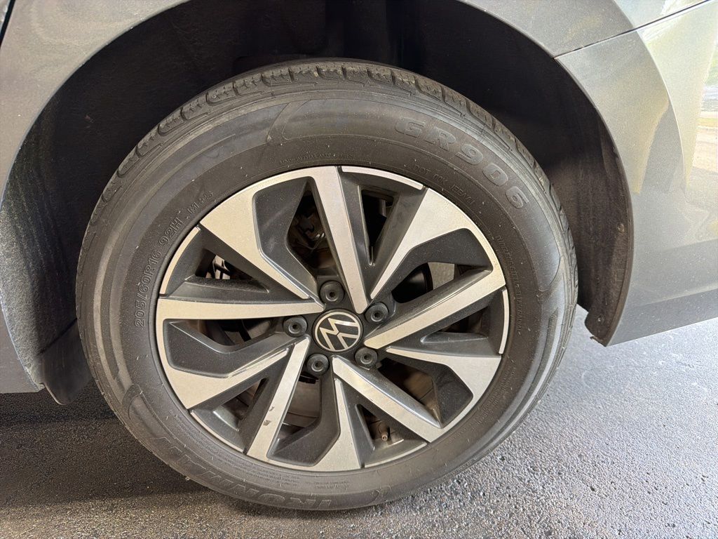 Thumbnail: 2024 Volkswagen Jetta - 21