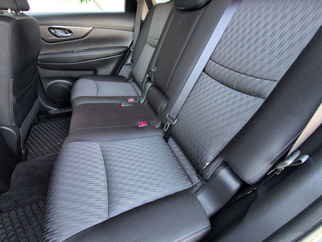 2019 Nissan Rogue SV - Photo 13
