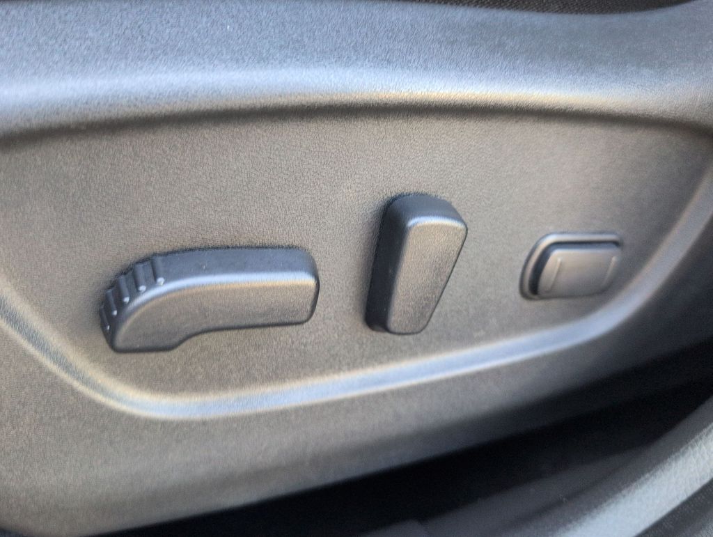 2019 Nissan Rogue SV - Photo 27