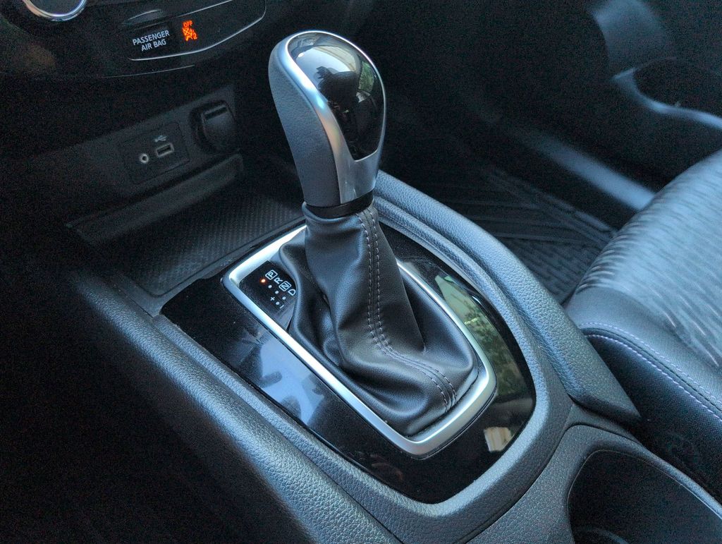 2019 Nissan Rogue SV - Photo 17