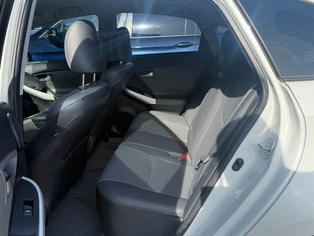 Thumbnail: 2015 Toyota Prius - 9