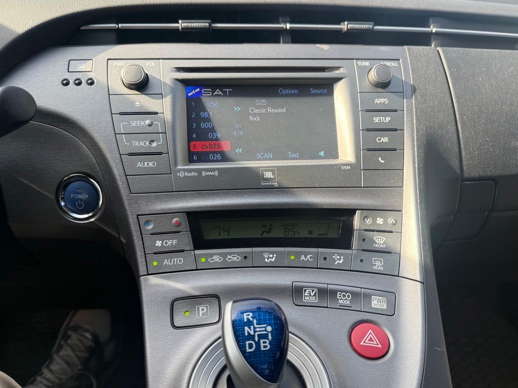 Thumbnail: 2015 Toyota Prius - 10