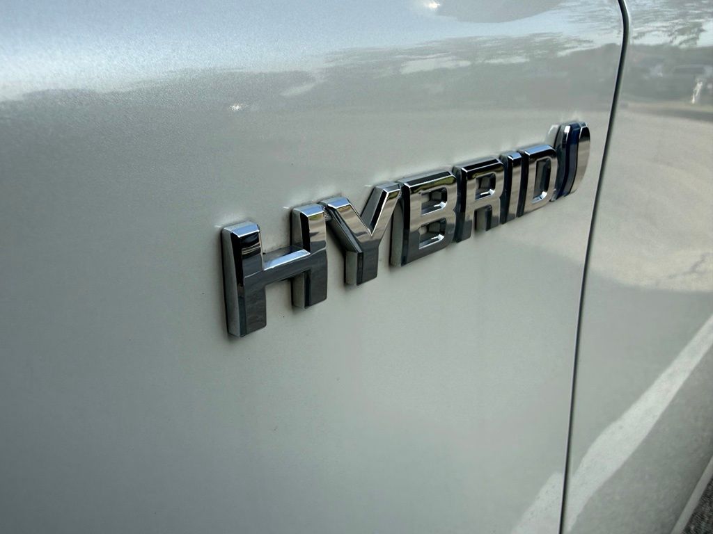 Thumbnail: 2015 Toyota Prius - 5