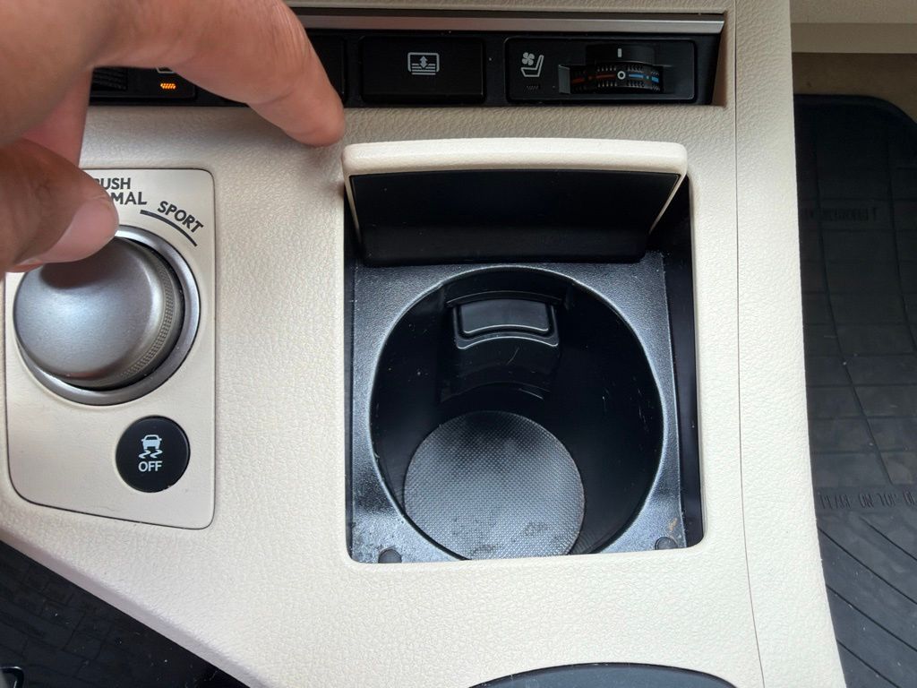 Thumbnail: 2015 Lexus ES - 10