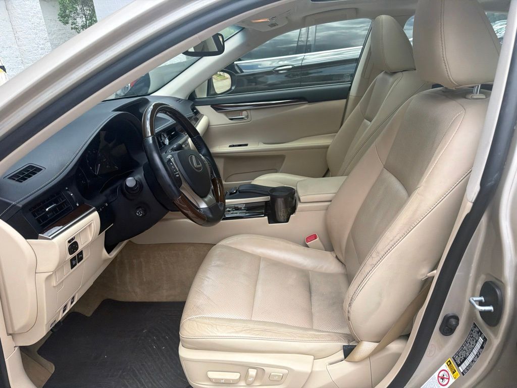 Thumbnail: 2015 Lexus ES - 7