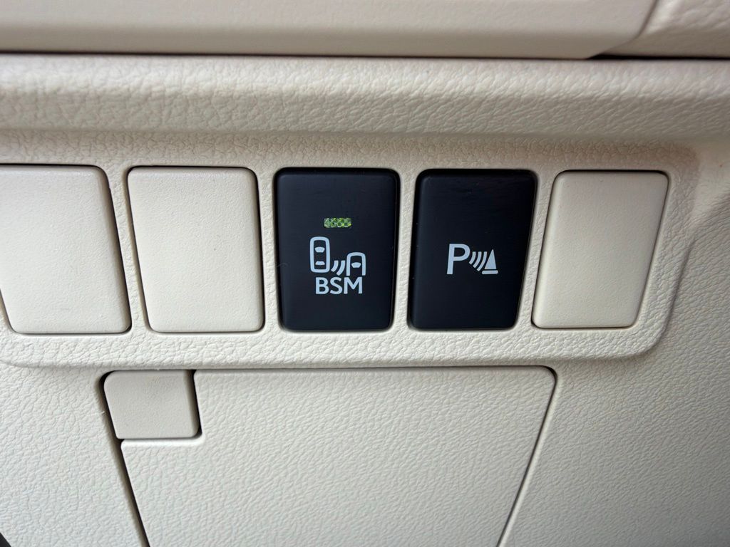 Thumbnail: 2015 Lexus ES - 15