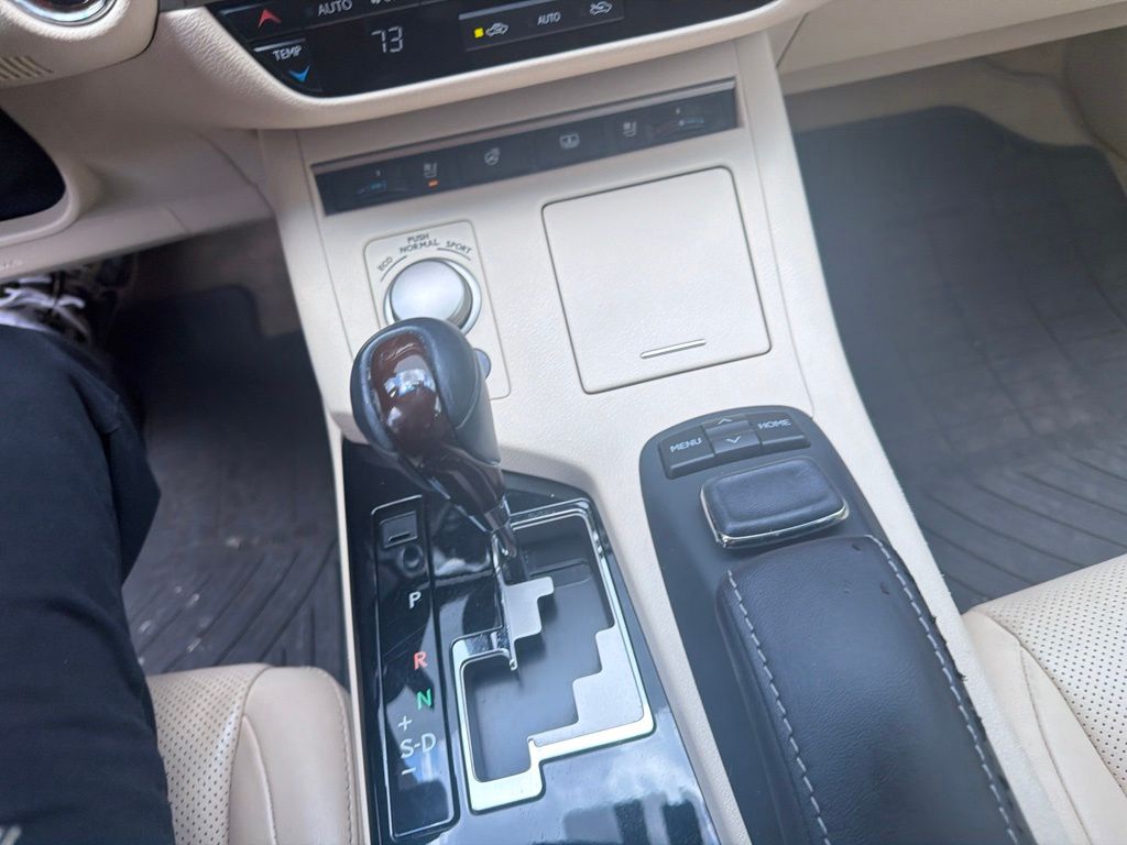 Thumbnail: 2015 Lexus ES - 24