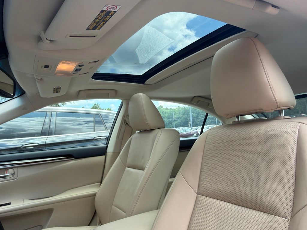 Thumbnail: 2015 Lexus ES - 27
