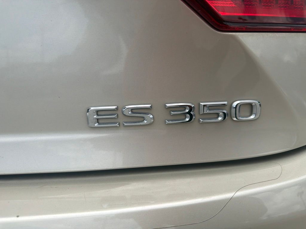 Thumbnail: 2015 Lexus ES - 5