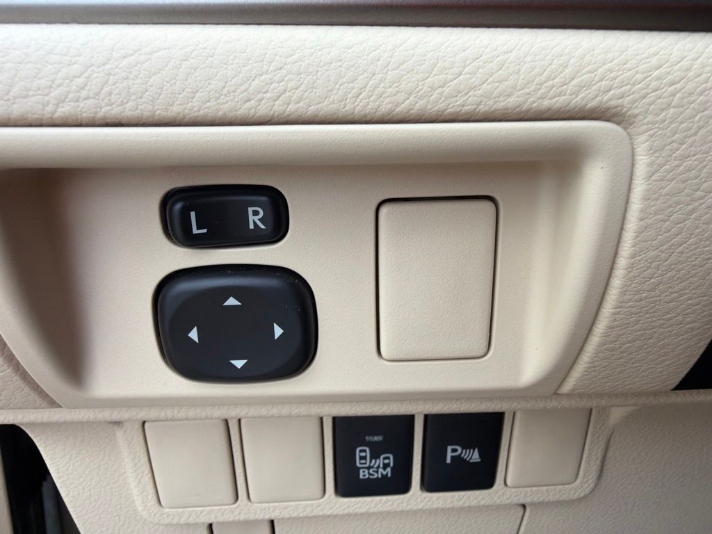 Thumbnail: 2015 Lexus ES - 14
