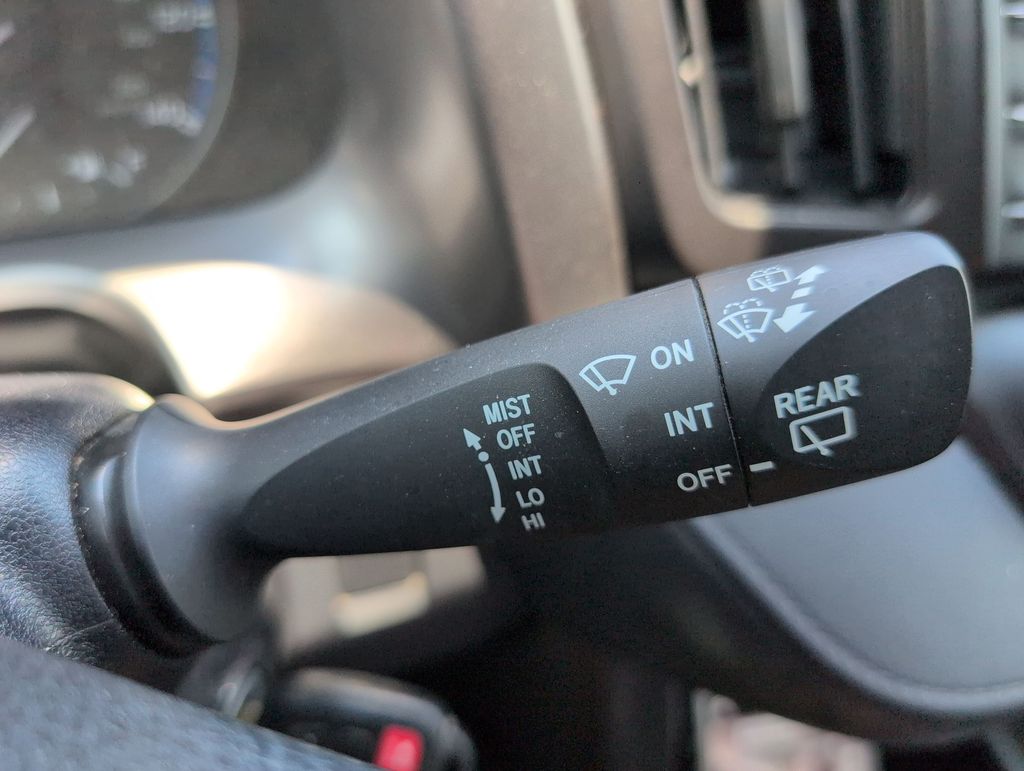 Thumbnail: 2018 Toyota RAV4 - 30