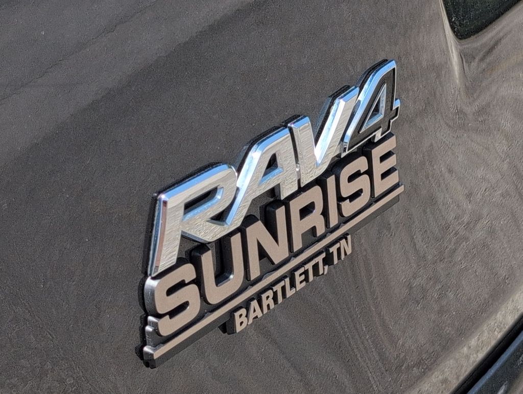Thumbnail: 2018 Toyota RAV4 - 24