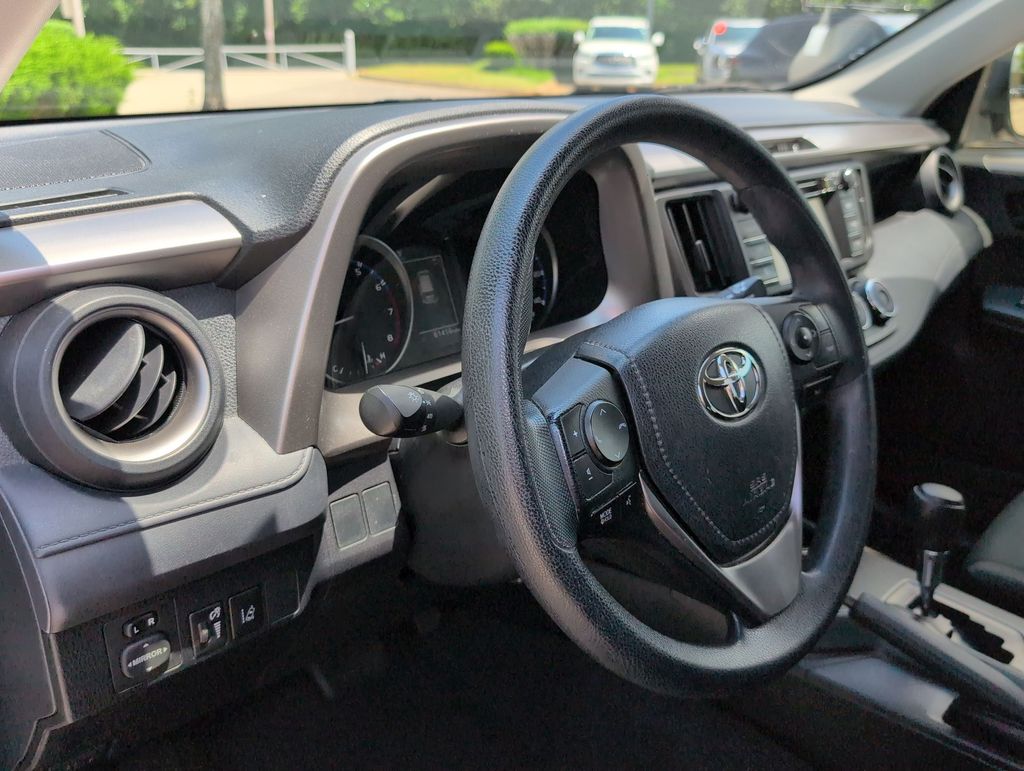 Thumbnail: 2018 Toyota RAV4 - 2