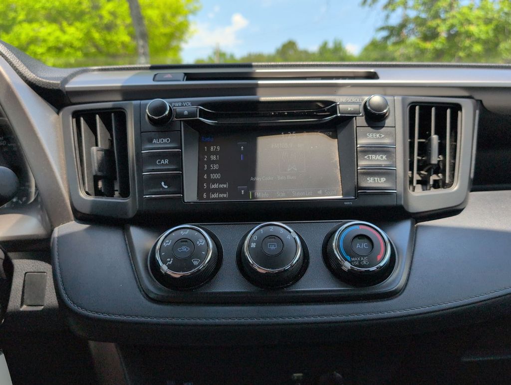 Thumbnail: 2018 Toyota RAV4 - 14