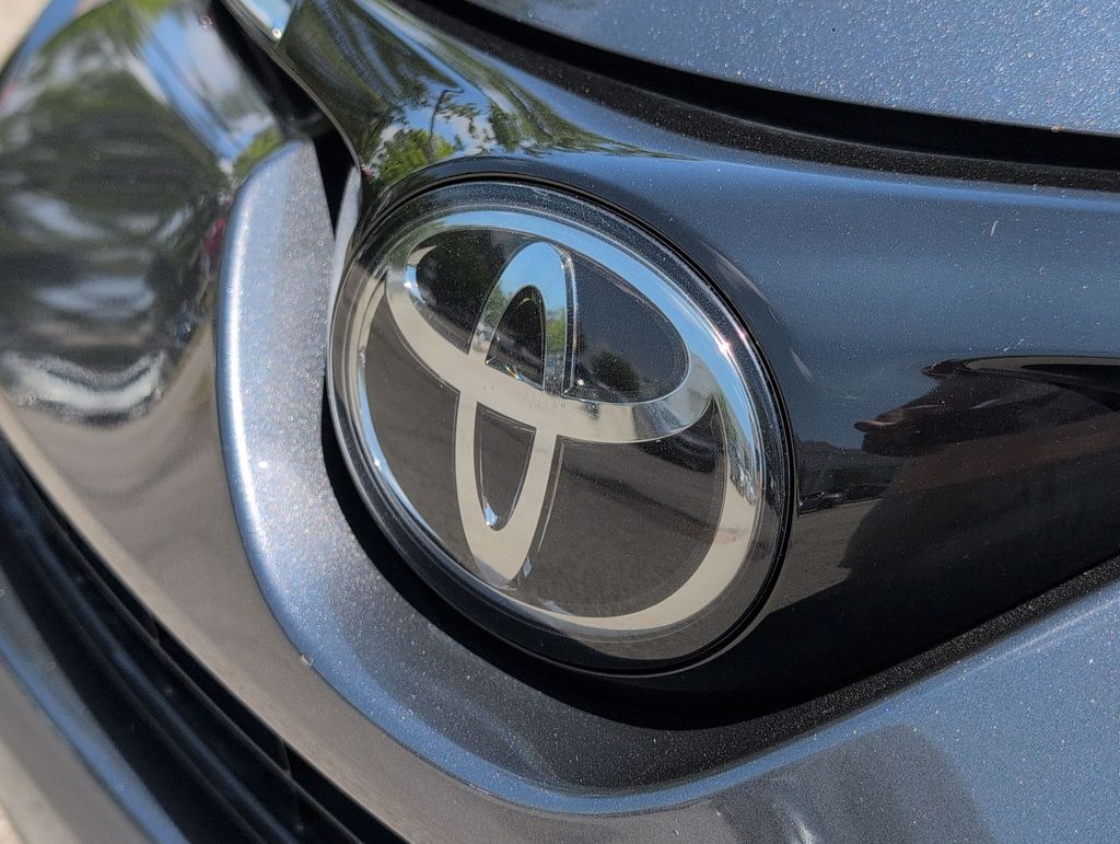 Thumbnail: 2018 Toyota RAV4 - 7