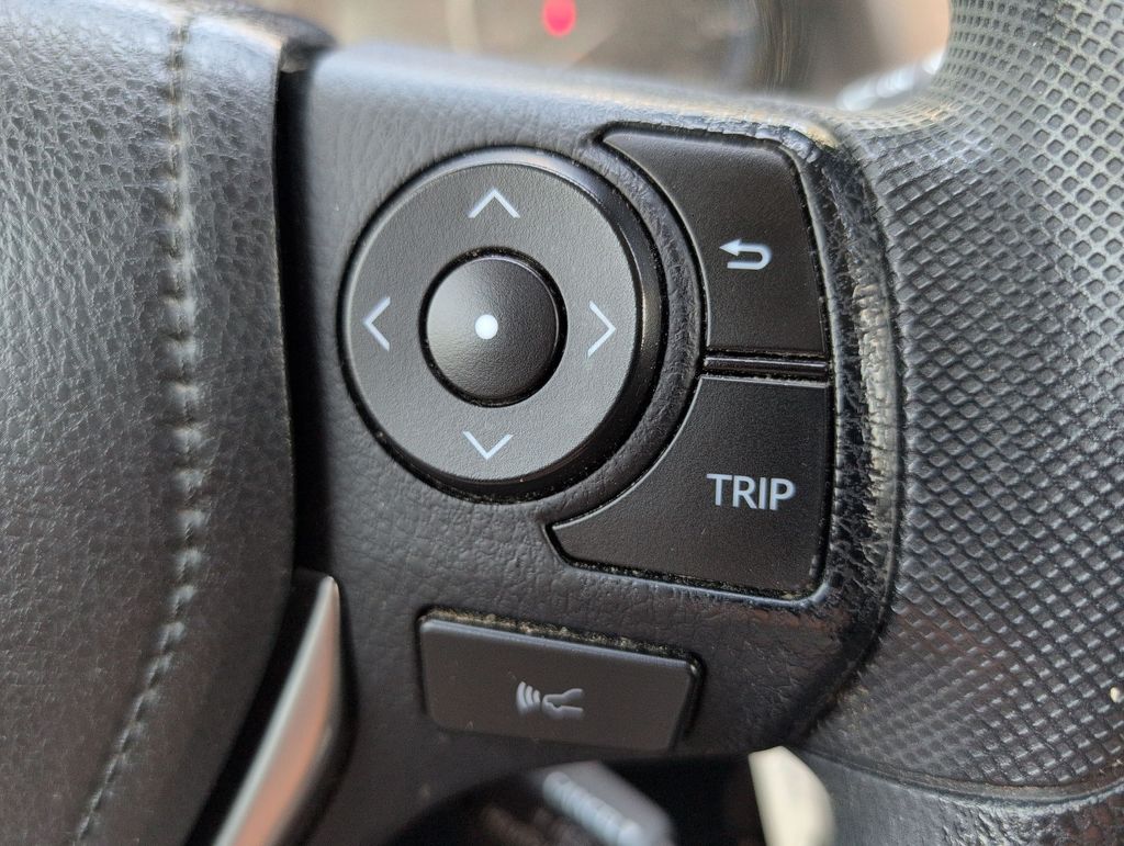 Thumbnail: 2018 Toyota RAV4 - 29